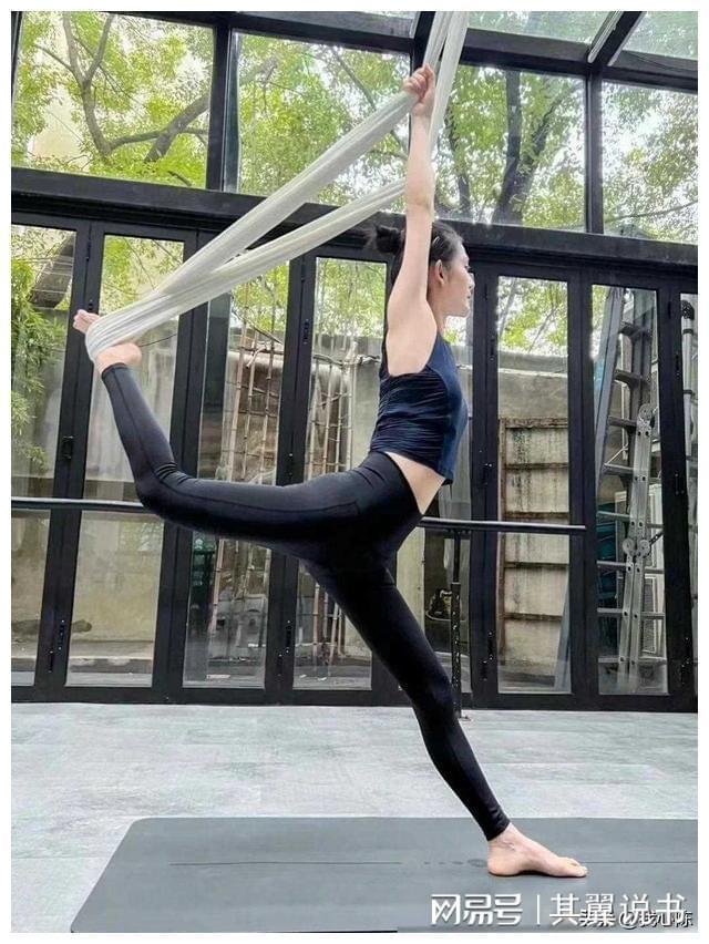TVT体育app：42岁谢娜练空中瑜伽腰