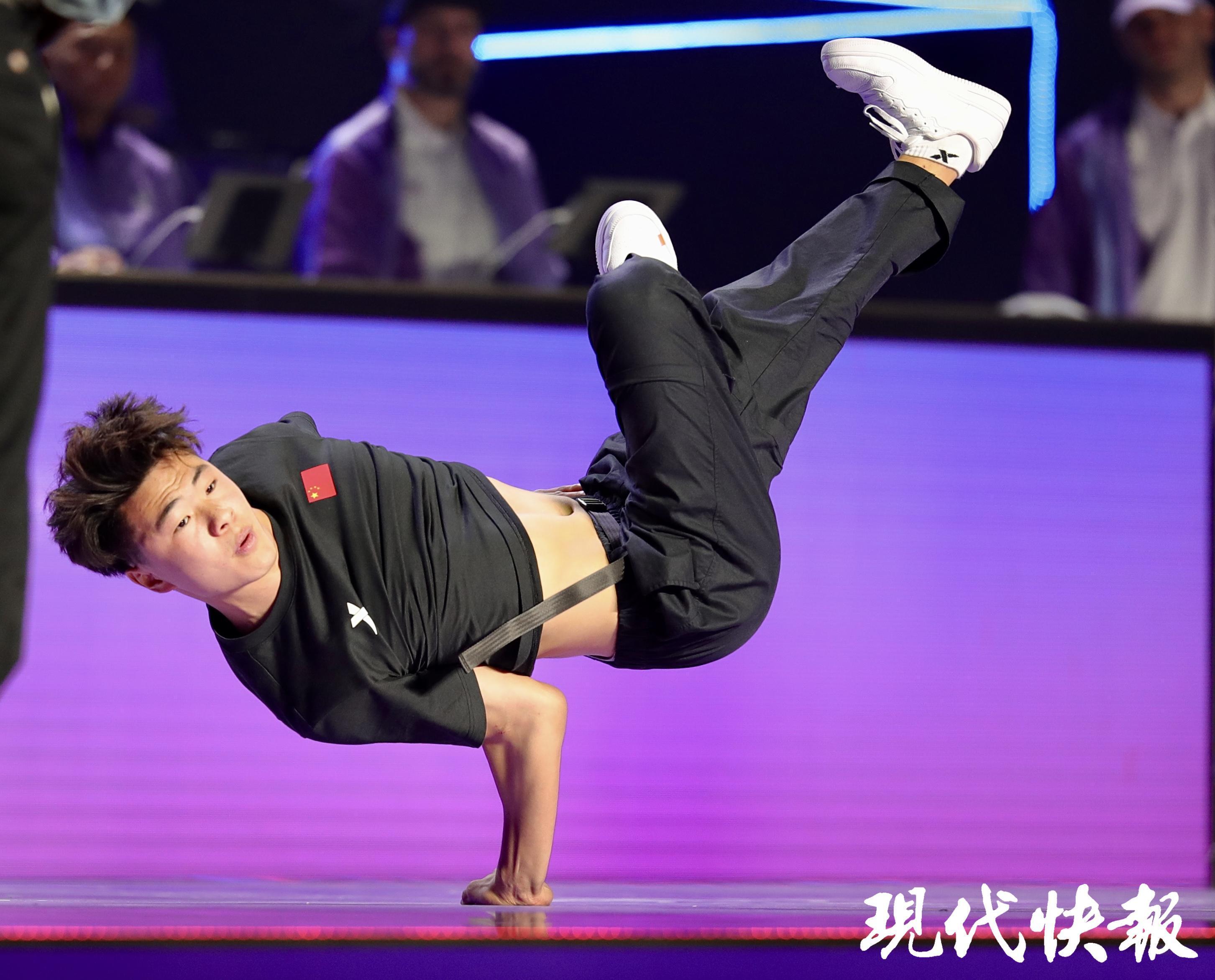 宝博体育文脉华章｜奥运刮起“潮玩”风体育文化的年轻态表达(图5)