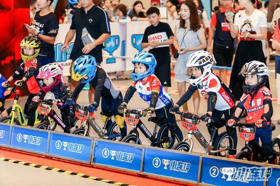 全球首个女性专属赛事上海中心高塔竞速女子挑战赛5月宝博体育注册18日开赛